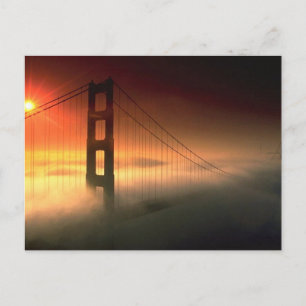 Postal Puerta Dorada con cubierta de niebla