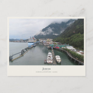 Postal Puerto de cruceros de Juneau y montañas envueltas