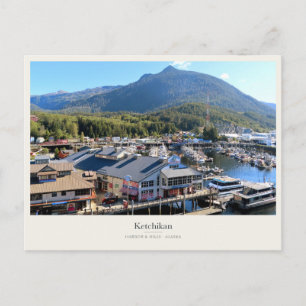 Postal Puerto de Ketchikan y fondo de montaña