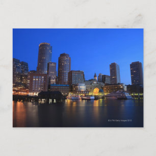 Postal Puerto y horizonte de Boston. Boston es uno de los