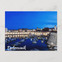 Postal Puerto y paredes de Dubrovnik iluminados por la no