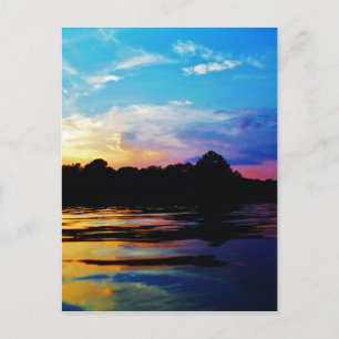 Postal Puesta de sol arcoiris en el lago montañoso