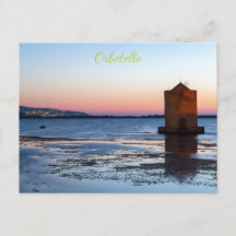 Puesta de sol hermosa en Orbetello, Toscana