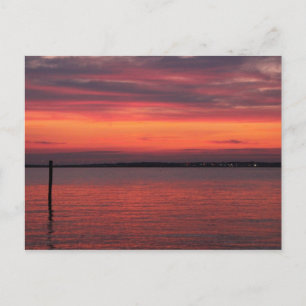 Postal puesta de sol sobre la bahía