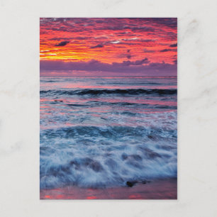 Postal Puesta de sol sobre las olas del océano, Californi