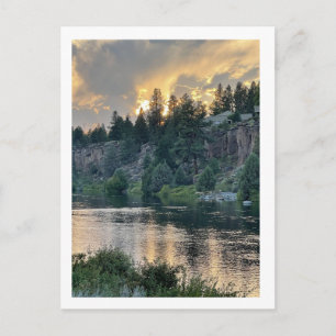 Postal Puesta de sol sobre un río
