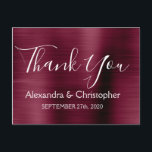 Postal Purple Burgundy Elegant Wedding Gracias<br><div class="desc">Burdeos morados Cranberry Faux Cepillado Metalizado Elegante y moderno Boda Gracias Postcard. Esta tarjeta postal de agradecimiento se puede personalizar para incluir su nombre y fecha de boda. Esta tarjeta de agradecimiento boda forma parte de la colección Borgoña. Si necesita un elemento que coincida, póngase en contacto con el diseñador....</div>
