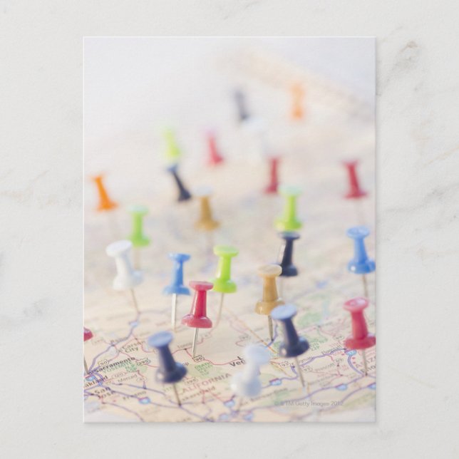 Postal Pushpins en un mapa (Anverso)