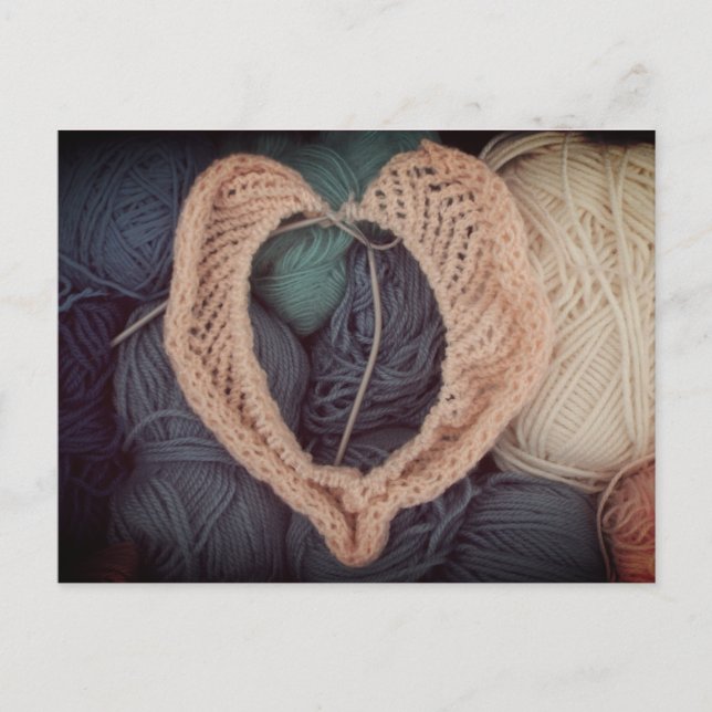 Postal que hace punto del bebé en forma de corazón (Anverso)