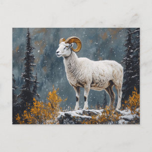 Postal Ram blanco parado en la montaña nevada