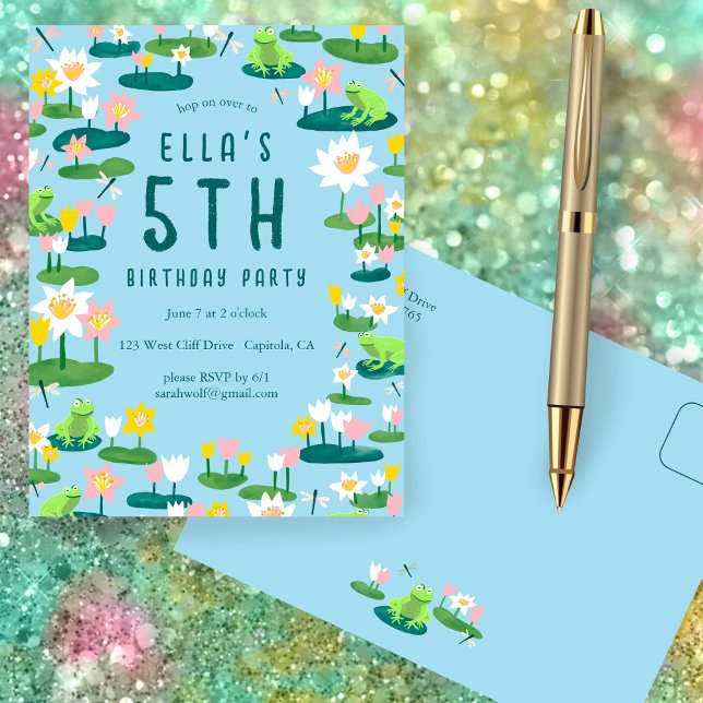 Postal Ranas y hojas de nenúfar Divertida FIESTA DE CUMPL (Frogs and Lily Pads Cute CUSTOM BIRTHDAY PARTY Invitation Postcard
)