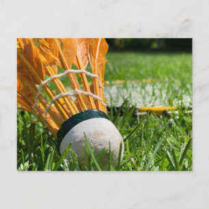 Postal Raqueta de bádminton en hierba verde en un día sol