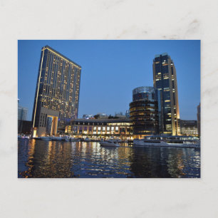 Postal Rascacielos de la hora azul en Dubai Marina