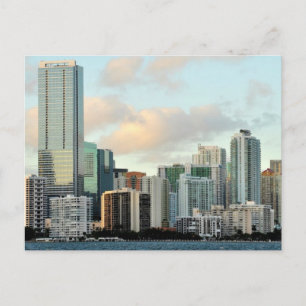 Postal Rascacielos de Miami contra cielo despejado