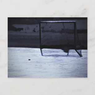 Postal Red vacía de hockey sobre hielo en invierno