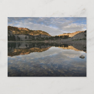 Postal Reflejos del atardecer en el lago Helen, Lassen
