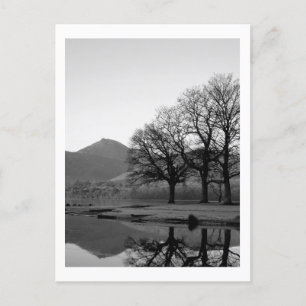 Postal Reflexiones sobre la bahía de Strandshag en el pos