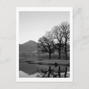 Postal Reflexiones sobre la bahía de Strandshag en el pos