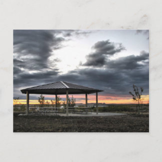 Postal Refugio de picnic al amanecer