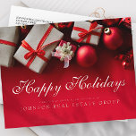 Postal Regalos de navidades en rojo | Feliz saludo de vac<br><div class="desc">El logotipo de su empresa se puede añadir aquí: http://www.zazzle.com/selectpartysupplies</div>