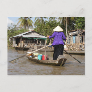 Postal Remando un bote en el delta del Mekong, Vietnam