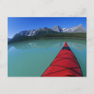 Postal Remo en kayak en el lago Waterfowl bajo el pico Ho