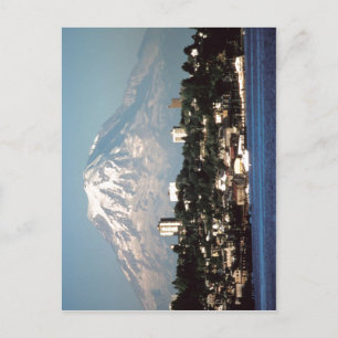 Postal Resumen del Monte Rainier sobre Tacoma, Washington