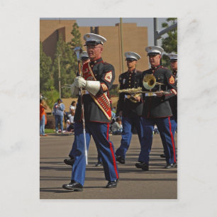 Postal Resumen Descripción El tambor principal lidera el 