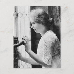 Postal Retrato de Helen Keller Watering Plants