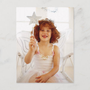 Postal retrato de un joven chica vestido con un ángel