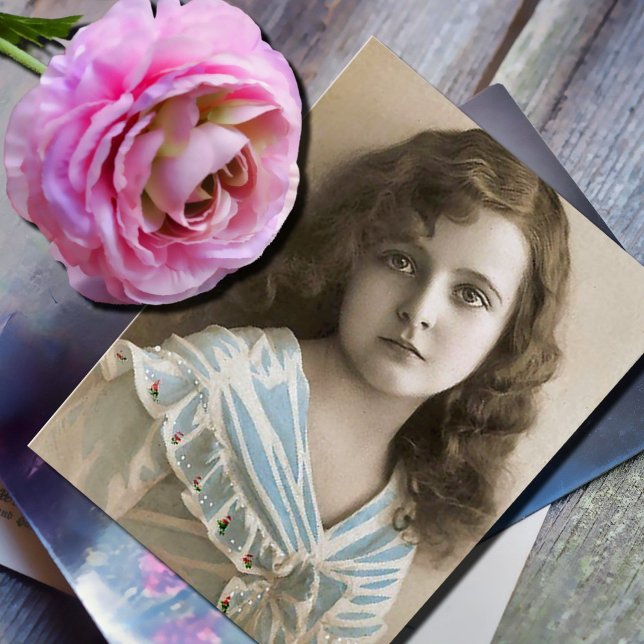 Postal Retrato nostálgico - Chica pasivo (Subido por el creador)