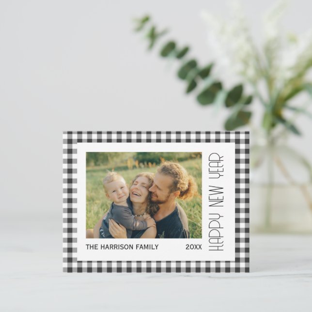 Postal Retro Black Gingham Plaid New Year Photo (Anverso de pie)