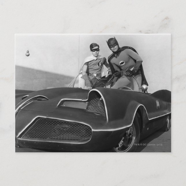 Postal Robin y Batman Standing en Batmobile (Anverso)