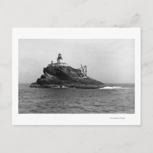Postal Roca Tillamook, dominada por su faro