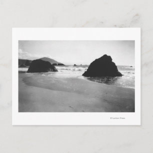 Postal Rocas a lo largo de la playa en Port Orford, Oregó