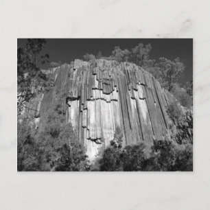 Postal Rocas aserradas en blanco y negro