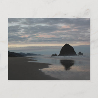 Postal Rock Haystack en la playa de Cannon