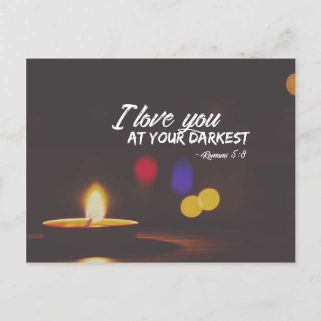 Postal Romanos 5:8 - Amor en lo más oscuro (Anverso)