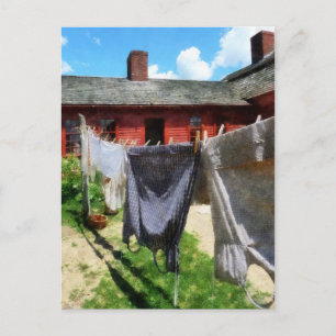 Postal Ropa colgada en el cierre de línea