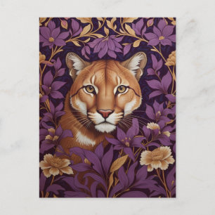 Postal Rostro de Puma Entre Follaje y Flores de Color Púr