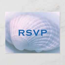 Postal RSVP de boda blanca con conchas marinas