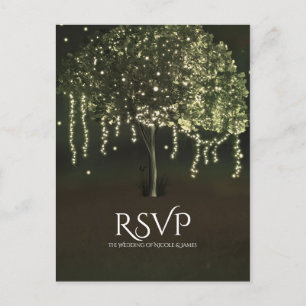 Postal RSVP de la boda de un árbol iluminado por u
