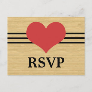 Postal RSVP de Woodgrain Mod Heart, rojo