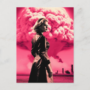 Postal rubia apocalíptica con nube rosa