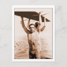 Postal Rudolph Valentino en una foto de la época del baño