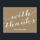 Postal Ruido Kraft Paper Gracias<br><div class="desc">Esta tarjeta postal de agradecimiento casual-moda muestra el texto "Con agradecimiento" en un caprichoso guión de caligrafía contra un fondo estilo kraft-paper.</div>