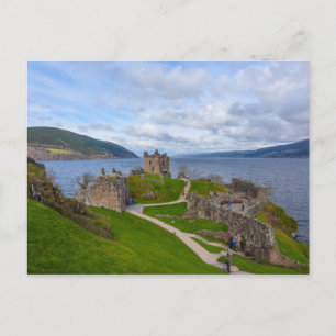 Postal Ruinas del Castillo de Urquhart a lo largo de Loch