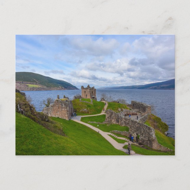 Postal Ruinas del Castillo de Urquhart a lo largo de Loch (Anverso)