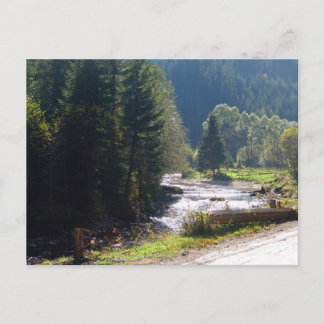Postal Rumania, el Moldavia, río en las montañas