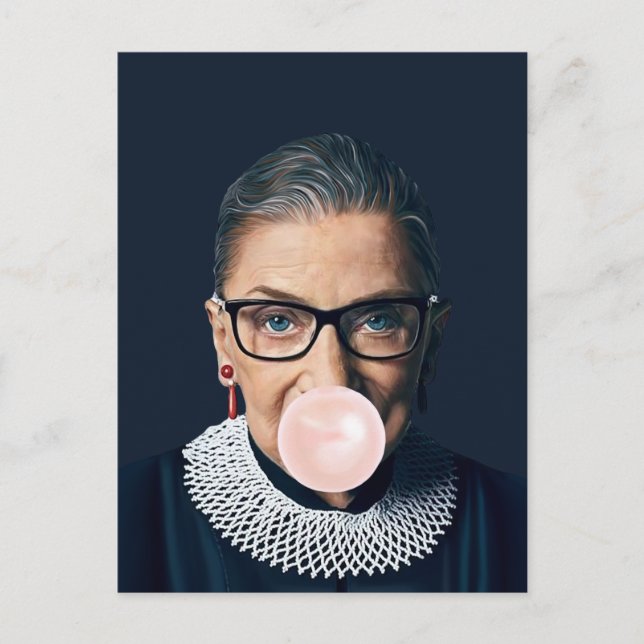 Postal Ruth Bader Ginsburg soplando chicle rosa    (Anverso)